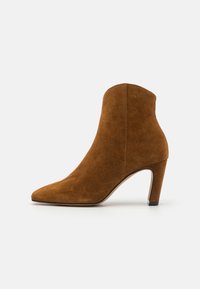 ÁNGEL ALARCÓN Bottines - mogano/basket