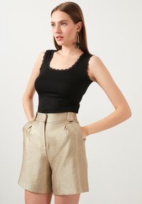 LELA Slim Fit - Top - black
