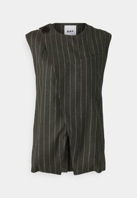 Ärmlös, mörkgrön väst med vita vertikala ränder, enkel knappstängning och bröstficka; har en framstycke-design med slits.
