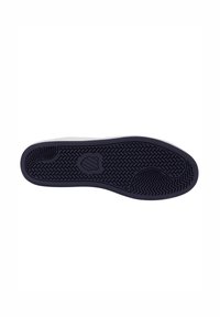 Schuhsohle mit einem strukturierten schwarzen Gummi-Design, das ein markantes Fischgrätmuster und ein Logo-Detail in der Mitte aufweist.