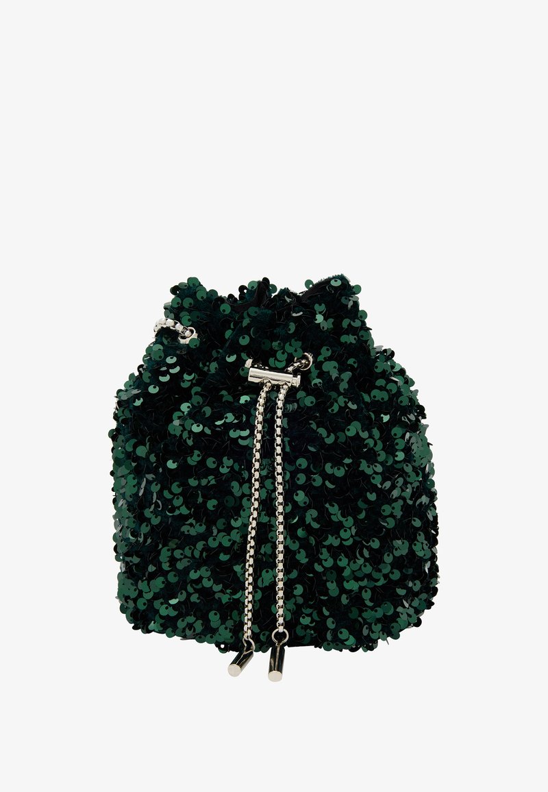 Zielona torba-bucket z cekinami, o teksturowanej powierzchni, z zaciąganym zamknięciem, srebrnym akcentem w postaci łańcuszka oraz zaokrąglonym kształcie.
