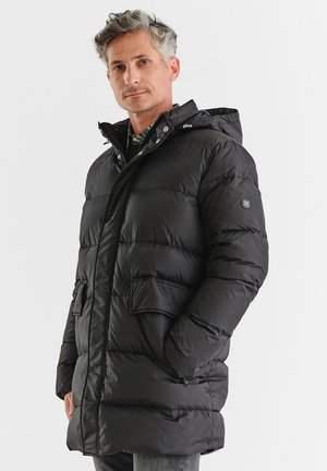 Czarna kurtka puchowa z kapturem, z pikowanym wzorem, dwoma przednimi kieszeniami i zapięciem na zamek. Gładka tekstura z eleganckim wykończeniem.