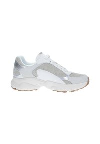 Chaussure de sport blanche et argentée dotée d'une tige en mesh, d'accents en daim, d'une semelle intermédiaire rembourrée et d'une semelle extérieure en caoutchouc texturé.
