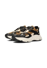 Zwarte en beige sneakers met een bovenwerk van luipaardprint, leren accenten met textuur, een dikke zool en zwarte veters.