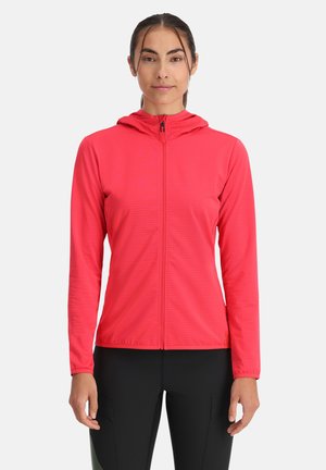 Felle roze gewatteerde jas met een volledige rits, textuurstof, aansluitend ontwerp en lange mouwen, gecombineerd met zwarte sportbroeken.