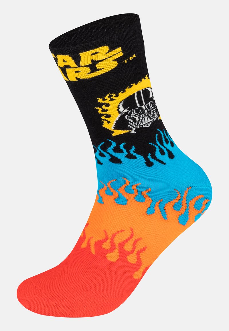 Schwarze Socke mit gelbem "Star Wars"-Logo, das einen Darth Vader-Grafik zeigt. Der Farbverlauf umfasst Blau-, Orange- und Rottöne in Flammenmuster.