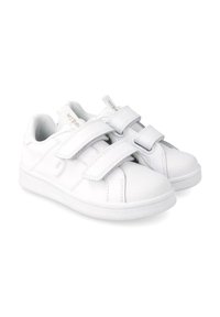 Zapatillas blancas con dos tiras de Velcro, material sintético texturizado, punta redonda, cuello acolchado y suela de goma flexible.