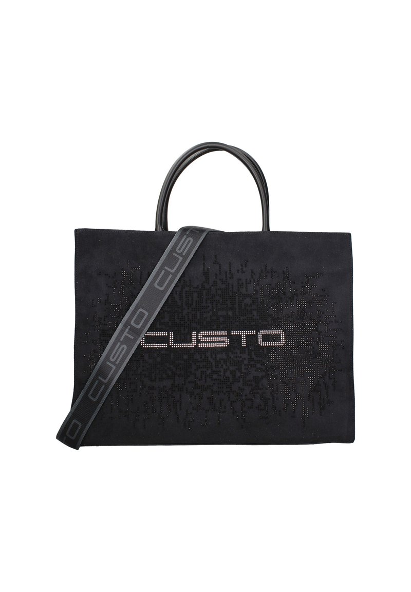Sac fourre-tout en suède noir avec un motif texturé et "CUSTO" en clous métalliques. Équipé de poignées noires et d'une sangle ajustable.