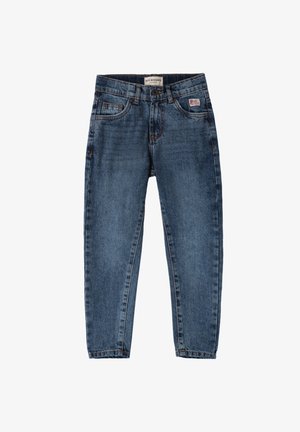 Vaqueros de mezclilla azul con un ajuste slim, diseño de cinco bolsillos, lavado desgastado y cierre de botón. Presenta una etiqueta de la marca en la cintura trasera.