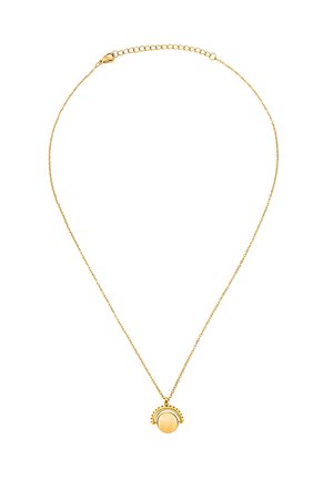 Delicate gouden ketting met een cirkelvormige hanger met een glad rond midden en een halfronde decoratieve boog met kleine stippen.