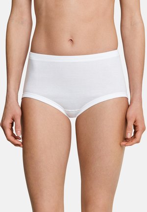 Weiße Baumwoll-Hipster-Unterwäsche mit geripptem Textil, breitem elastischem Bund und mittelhohem Schnitt. Vorder- und Rückseite sind glatt ohne Muster.