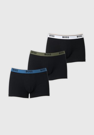 Drei schwarze Herrenboxershorts mit elastischen Taillenbändern in Weiß, Olivgrün und Blau, jeweils mit der Aufschrift "BOSS".