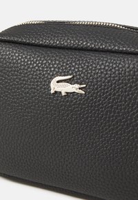 Lacoste CROSSOVER  BAG - Torba preko tijela - noir sinople