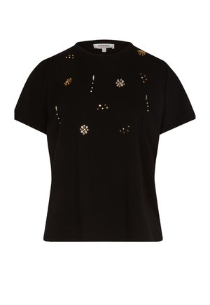 Zwarte t-shirt met korte mouwen, versierd met decoratieve embellissementen die op bloemen en stippen in gouden en zilveren tinten lijken. Ronde halslijn.