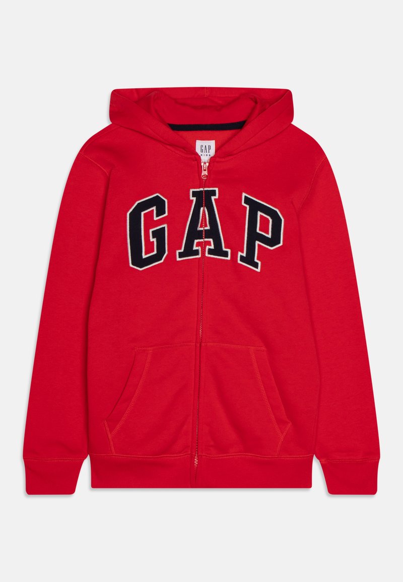 Roter Reißverschluss-Hoodie aus weichem Stoff mit großem schwarzem "GAP"-Logo auf der Vorderseite, verfügt über zwei seitliche Taschen und eine Kapuze mit Kordelzug.