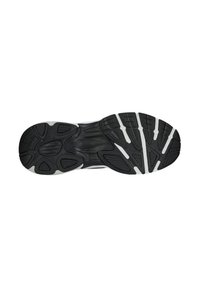 Černá gumová podešev sportovní obuvi s texturovaným vzorem, obsahující drážky a běhouny pro trakci. Bílé akcenty podél okrajů.