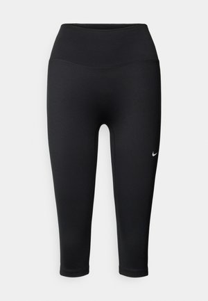 Leggings capri noirs en matière extensible, avec une taille haute et un petit logo Nike blanc sur le côté inférieur gauche.
