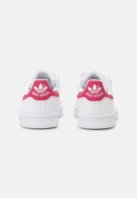 adidas Originals STAN SMITH Trainers white/bold pink/white