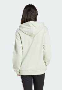 adidas Sportswear ESSENTIALS LINEAR FULL-ZIP - Sweatjakke - linen green