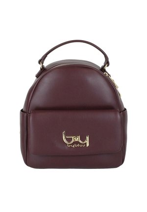 Borsa a mano in pelle color bordeaux con manico superiore, tasca frontale e logo Byblos dorato su sfondo bianco.