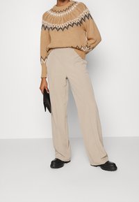 Esprit Sweter