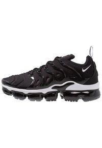 AIR VAPORMAX PLUS - Trainers - black/white