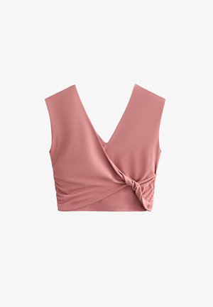 Majica s kratkim rukavima i V-izrezom, izrađena od mekog ružičastog materijala. Ima uvijeni detalj sprijeda i skupljene bočne stranice koje stvaraju prilagođeni kroj.