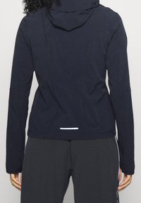 Nike Performance Kurtka do biegania