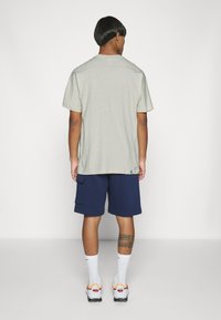Nike Sportswear CLUB CARGO - Calças de fato de treino - blau