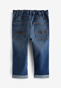 Džinsi no denima ar tumši zilu tonējumu un nedaudz nokalotu tekstūru, elastīgu jostu un divām aizmugurējām kabatām ar brūnu stitching. Piefiksētie mali.