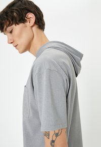 Koton DETAIL HOODED - Printtipaita - grey