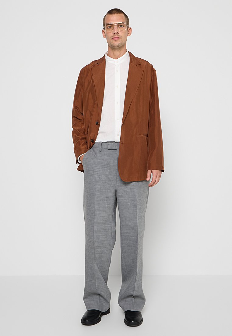 RELAXED FIT