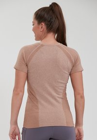 Endurance HALEN  SEAMLESS - Sports T-shirts - beaver fur