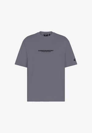 Graues T-Shirt mit kurzen Ärmeln mit schwarzem Text ""CORDONSPORT ATHLETICS 1986"" auf der Brust und einem kleinen Logo am linken Ärmel.