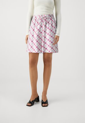 Shorts - white/red