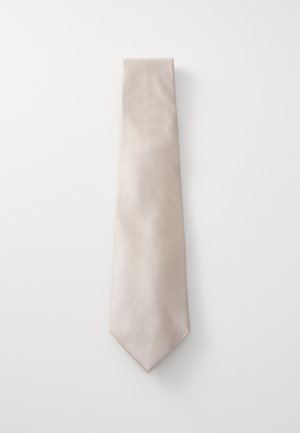 Cravate en soie beige avec un motif géométrique texturé, d'un design étroit se rétrécissant vers une extrémité pointue, et d'une finition lisse.
