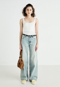 Thumbnail Image 4