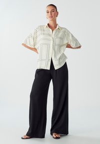WILLA DIANA  - Camicia - off white geo