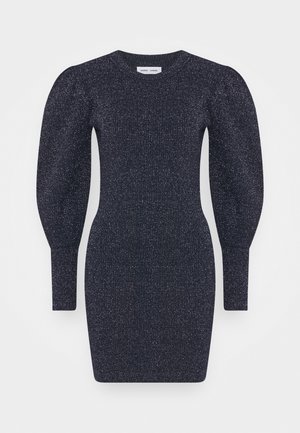 Vestido de punto ajustado en azul marino con mangas largas abullonadas y sutil brillo en toda la prenda, escote redondo y textura acanalada.