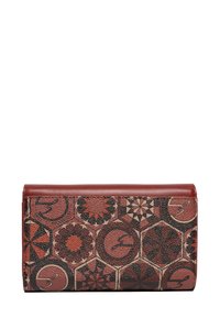 Bordeaux portemonnee met geometrische patronen in rood, zwart en beige. Gemaakt van gestructureerd leer met een gladde rand. Compact rechthoekig ontwerp.