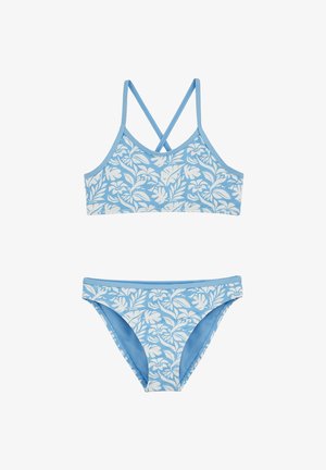 Svijetloplavi bikini set s bijelim cvjetnim uzorkom; grudnjak s ukriženim naramenicama i odgovarajuće bikini gaćice s glatkim završetkom.