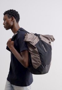 Salomon Sportstyle DAYPACK 20 UNISEX - Mochila - iron