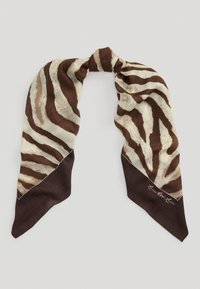 Étole en soie avec un motif zèbre dans des nuances de brun et de crème, avec un bord uni marron foncé et un détail signature dans le coin.