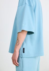 Nike Sportswear TECH FLEECE - Pamata T-krekls - denim turquoise