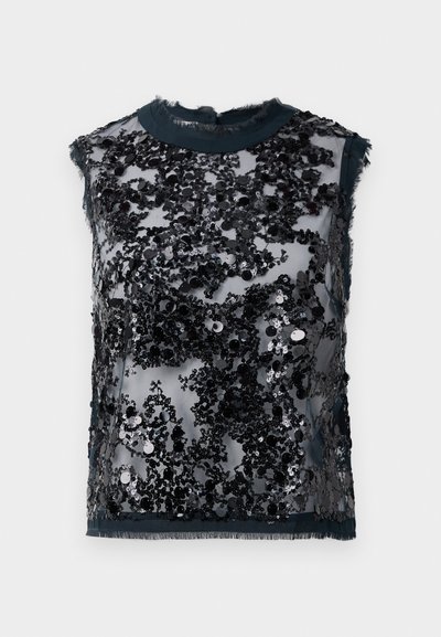 Top senza maniche nera di paillettes con tessuto trasparente, presenta un colletto rotondo, bordi frangiati e intricati motivi floreali in paillettes.