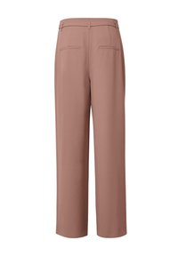 Hoge taille, wijde broek in een zachte rozenkleur, gemaakt van een gladde stof. Heeft twee achterzakken en een strakke ontwerp.