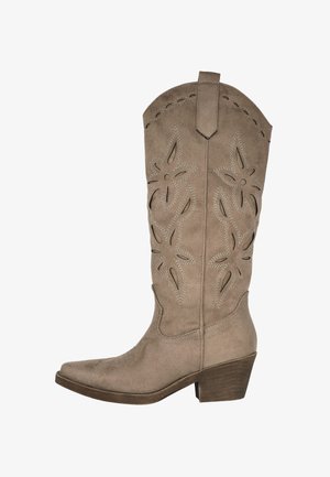 Bota de cowboy de ante topo con diseños de corte floral, tirador, punta afilada y tacón de madera apilada.