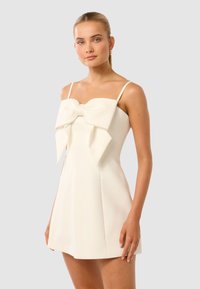 Forever New HAYLEY BOW FRONT MINI - Kokteilinė suknelė / vakarėlių suknelė - white