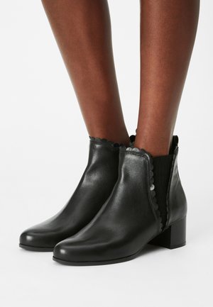 Caprice Stiefelette - black