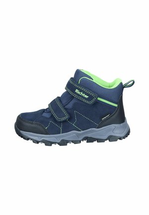 Kinder-Wanderschuh in Marineblau und Neon-Grün mit zwei Klettverschlüssen, dicker, strukturierter Sohle und Zuglasche an der Ferse.